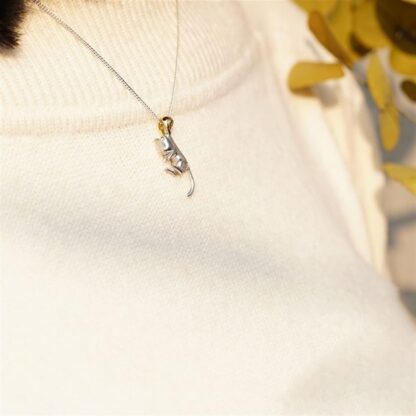 KUNOVO ネックレス楽しい猫の形をしたネックレスフロストテクスチャペンダントネックレスギフトに最適な925シルバーシンプルネックレス - 画像 (4)